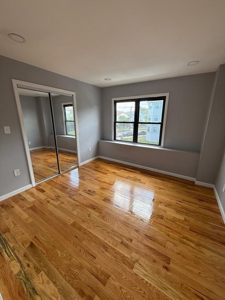 311-323 Clinton Avenue - Photo 5 of 22