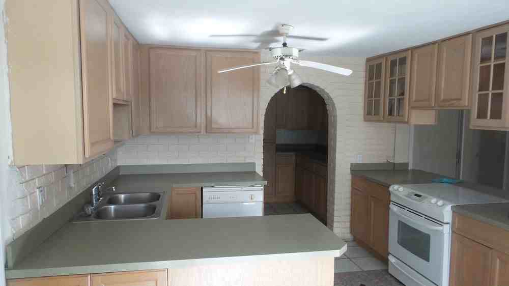 879 Loomis Ave - Photo 2 of 10