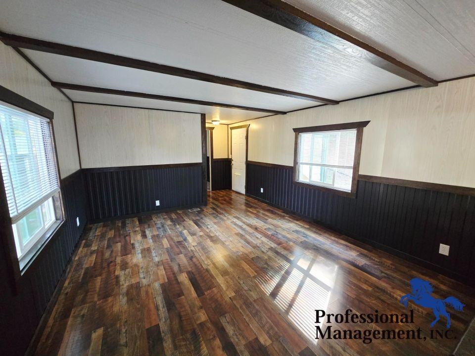 1620 Valley Dr - Photo 2 of 7