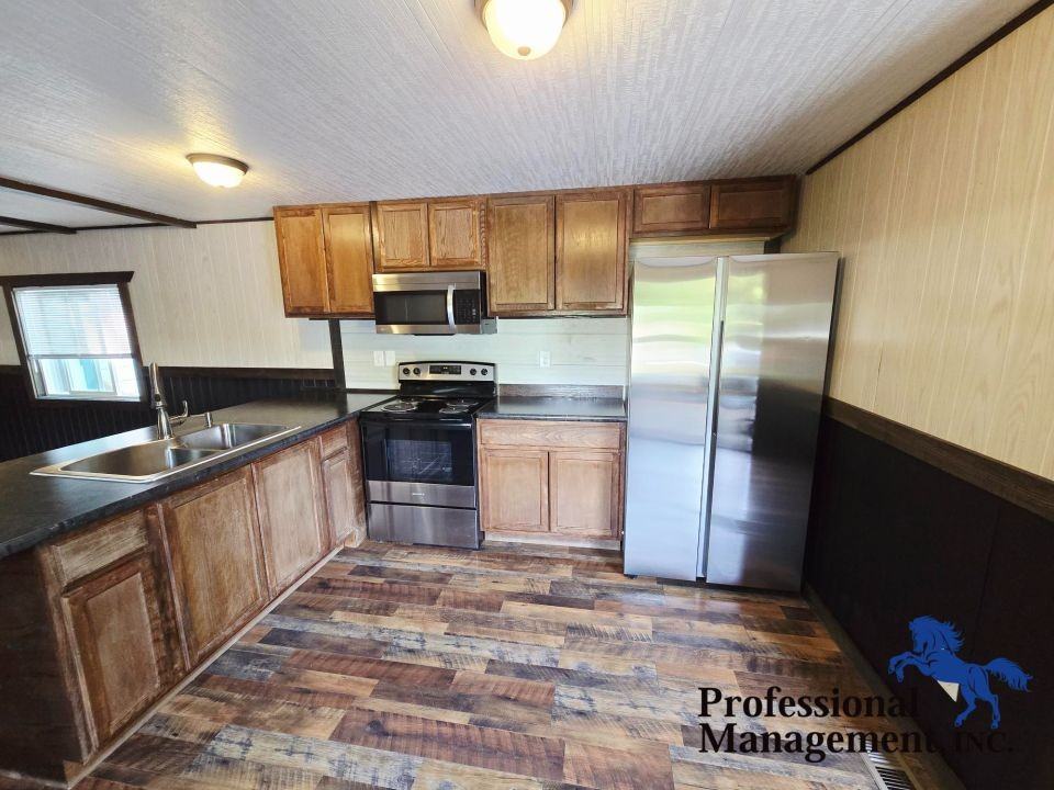 1620 Valley Dr - Photo 3 of 7