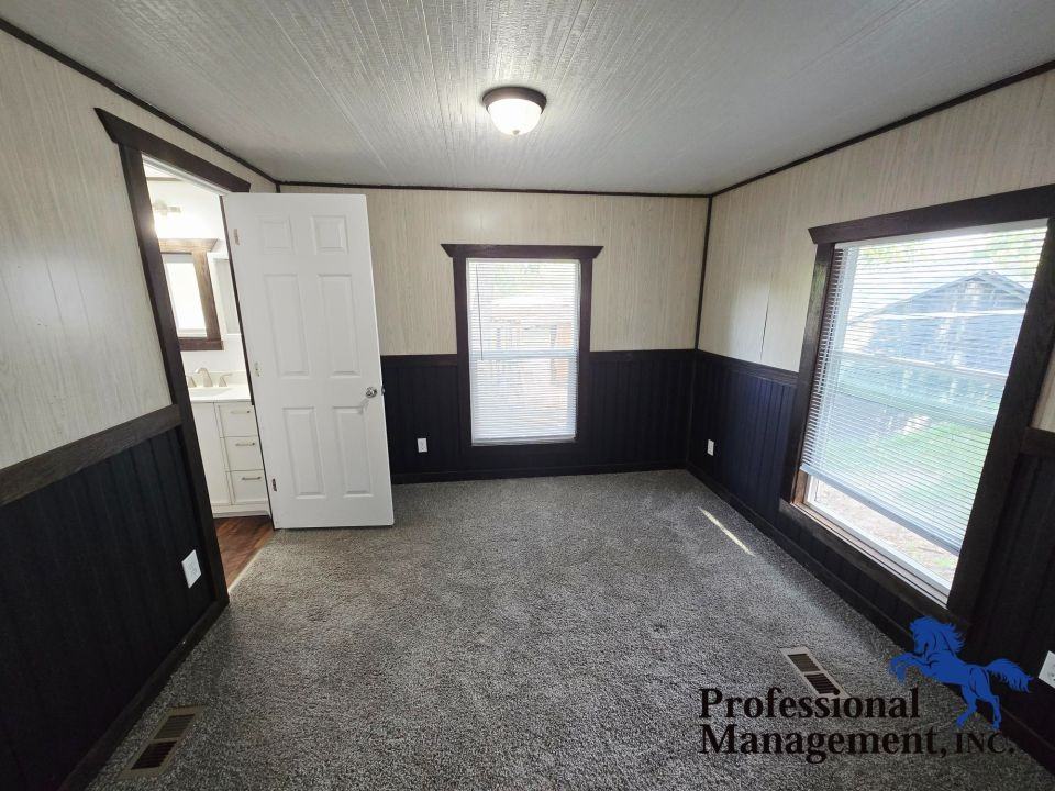 1620 Valley Dr - Photo 4 of 7