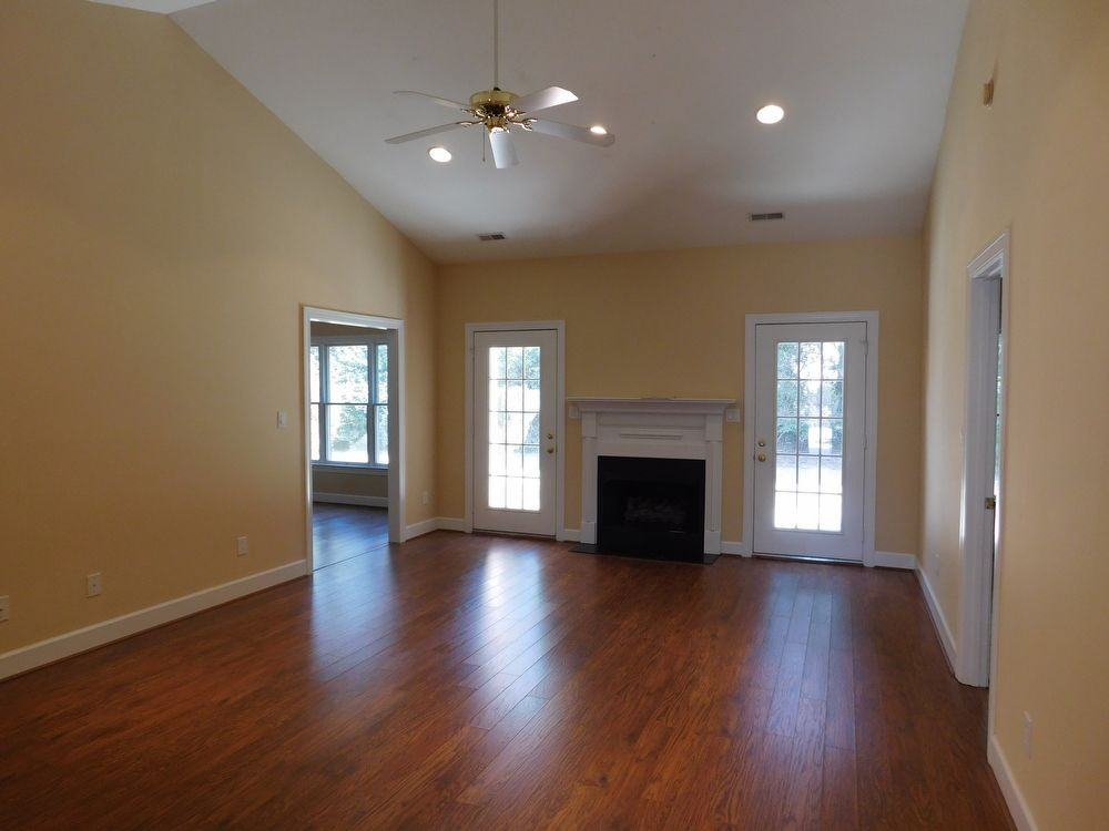 107 Turnberry Ct - Photo 3 of 8