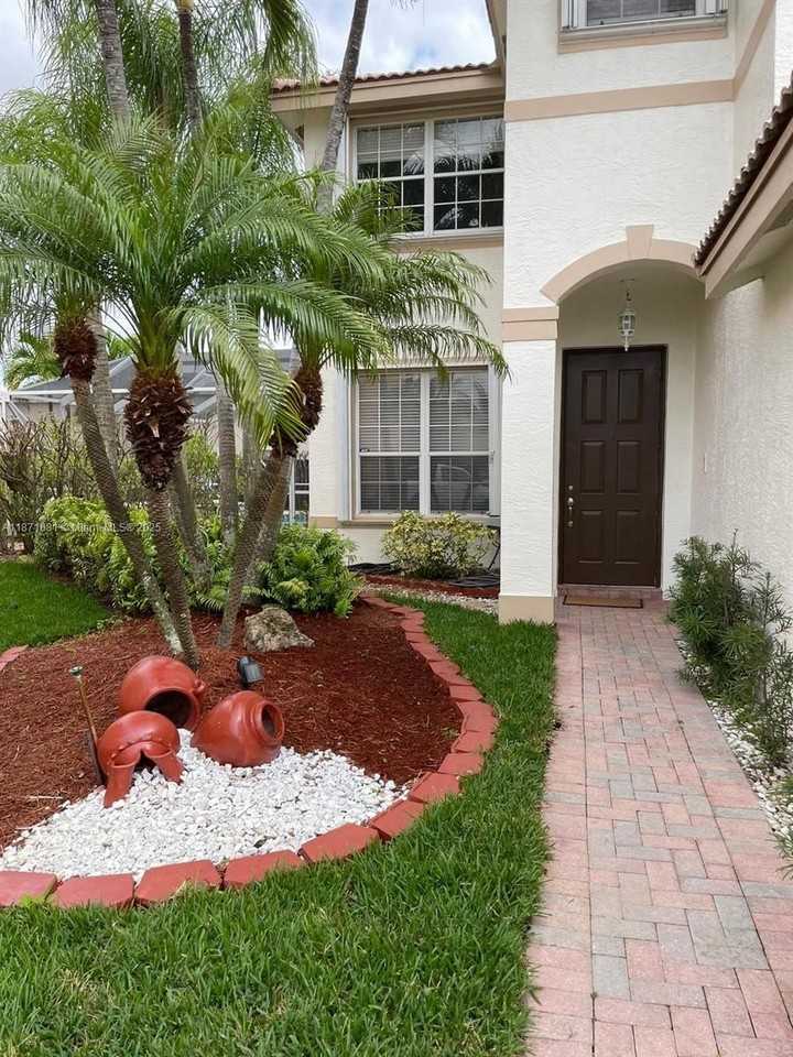 2145 Sw 150th Ave #2145 - Photo 2 of 36