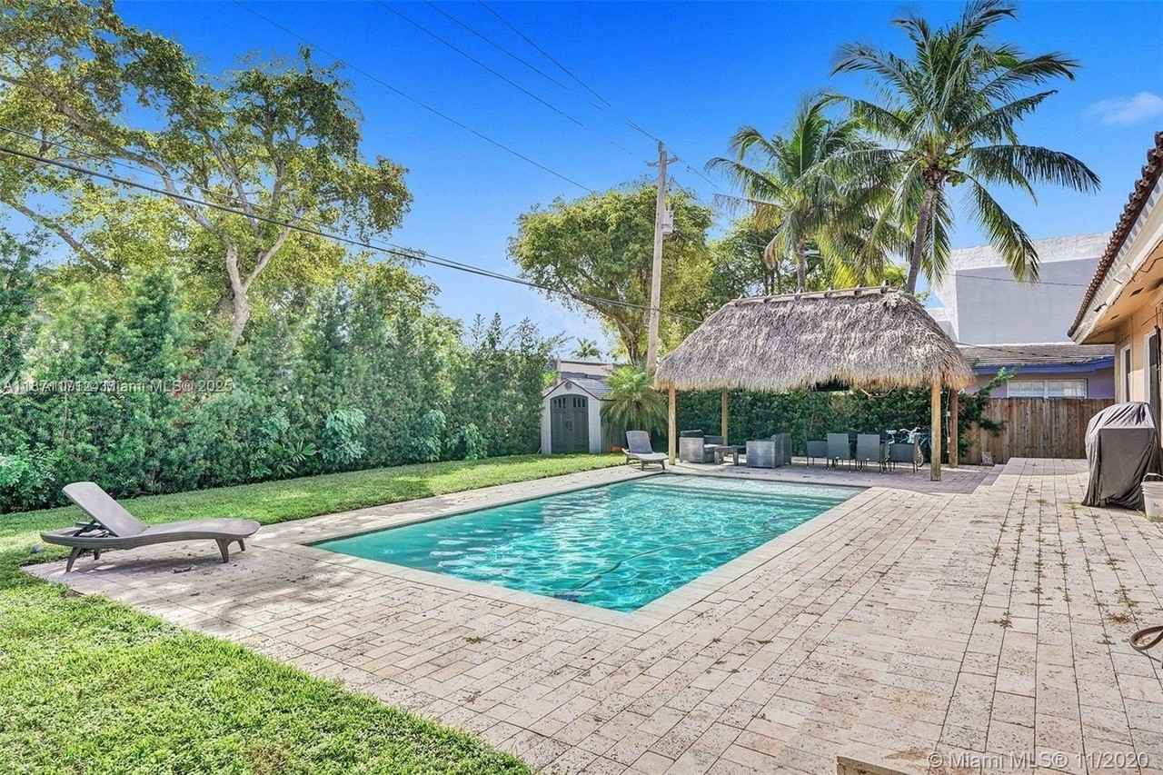 2190 Ne 122nd St - Photo 5 of 7