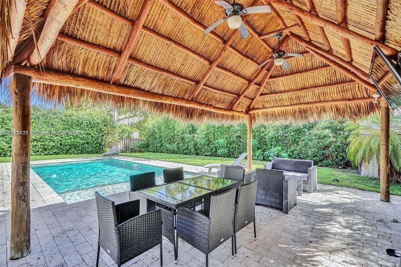 2190 Ne 122nd St - Photo 6 of 7