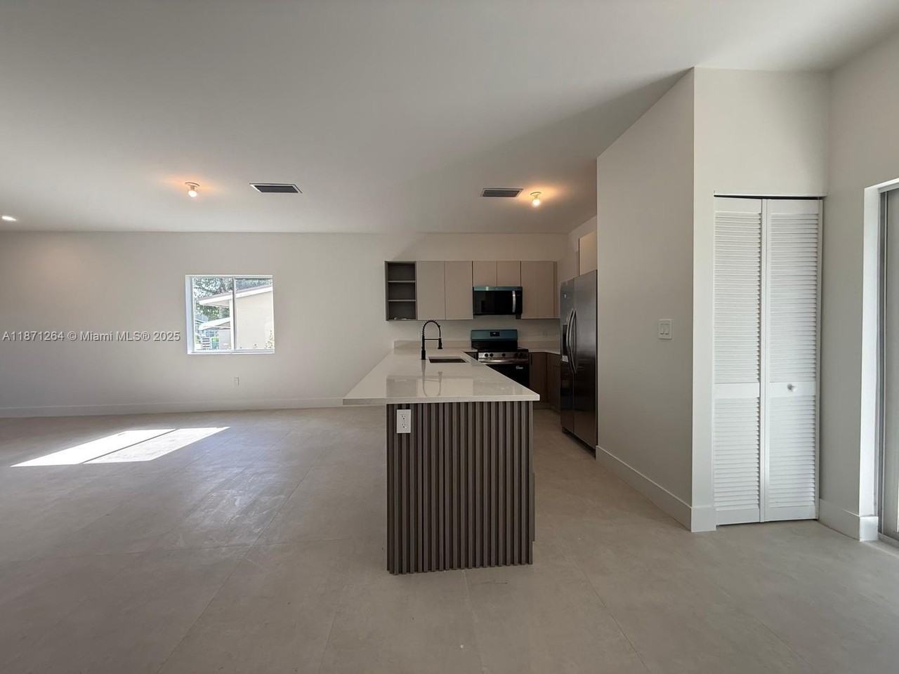 2788 Nw 9th Pl #0 - Photo 4 of 14