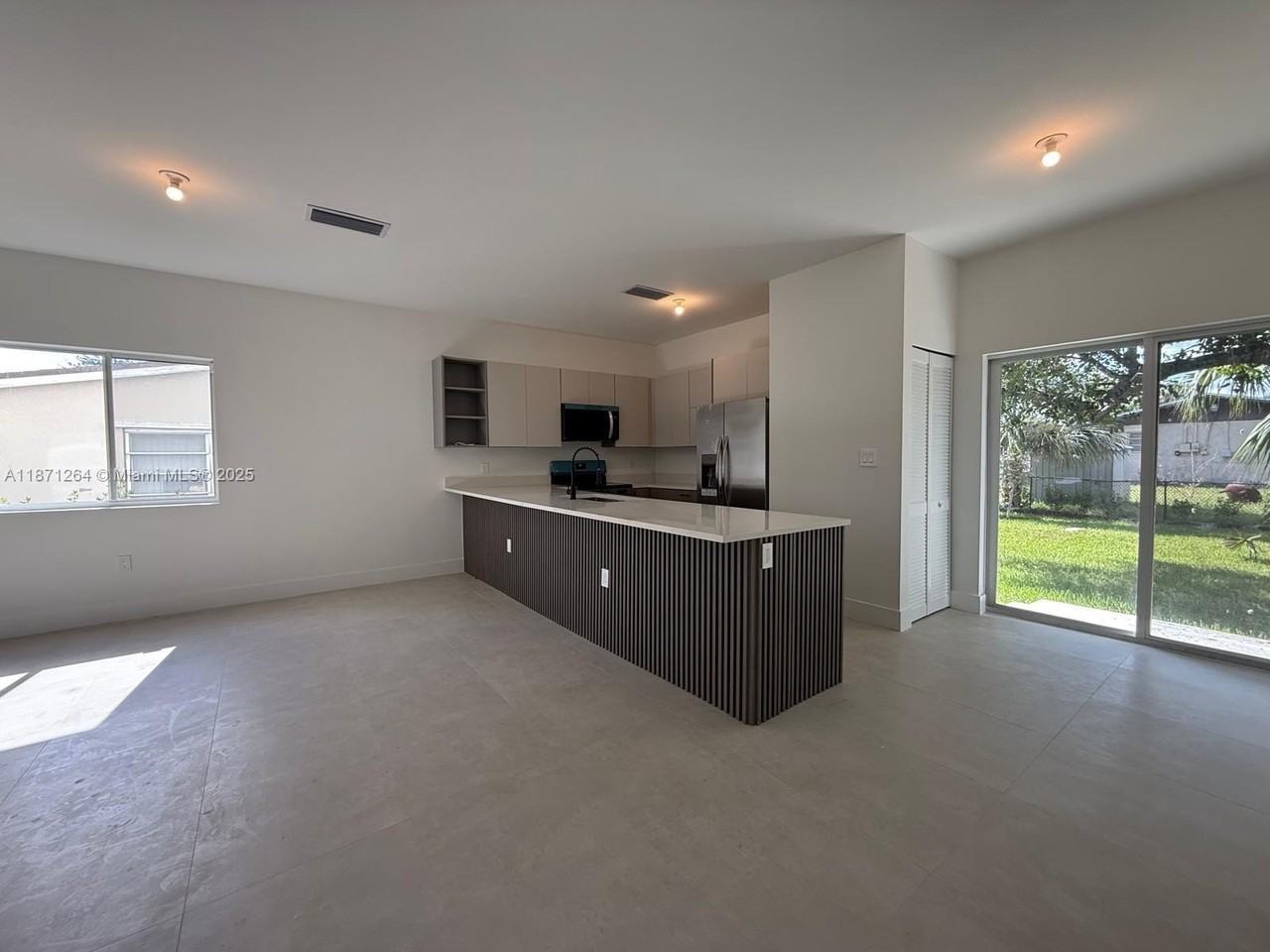 2788 Nw 9th Pl #0 - Photo 5 of 14