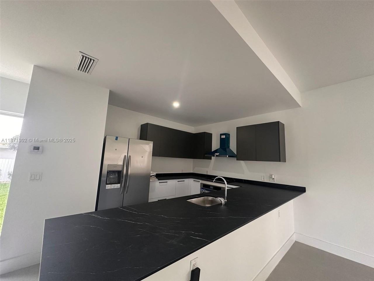 538 Nw 17th Ave #0 - Photo 3 of 36