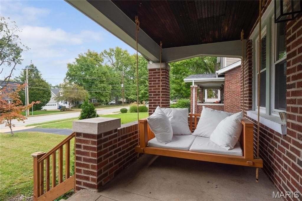 970 Kirkham Ave - Photo 5 of 40