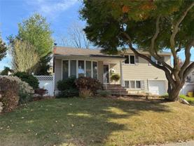 11 Syosset Cir - Photo 1 of 1