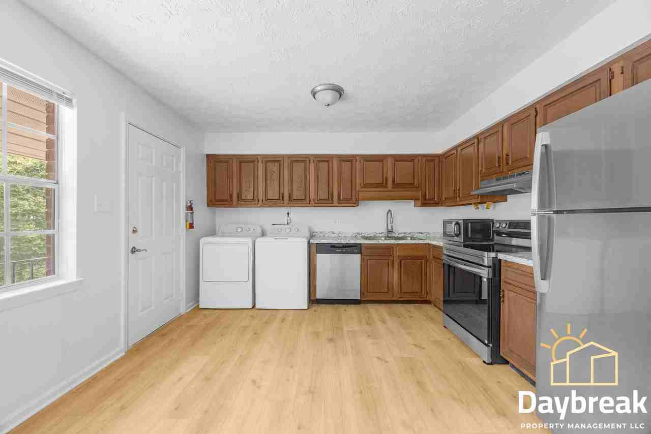 10913 Queen Ann Ct - Photo 5 of 16