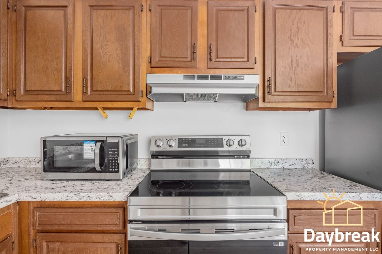 10913 Queen Ann Ct - Photo 7 of 16
