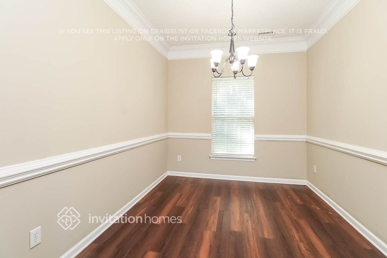 9809 Dauphine Dr - Photo 5 of 19