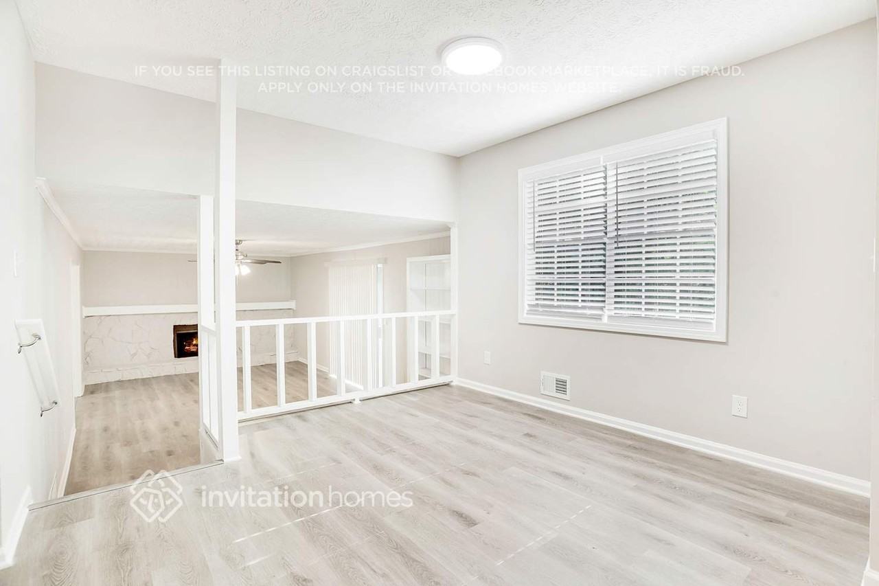 488 Pineburr Ln - Photo 3 of 20