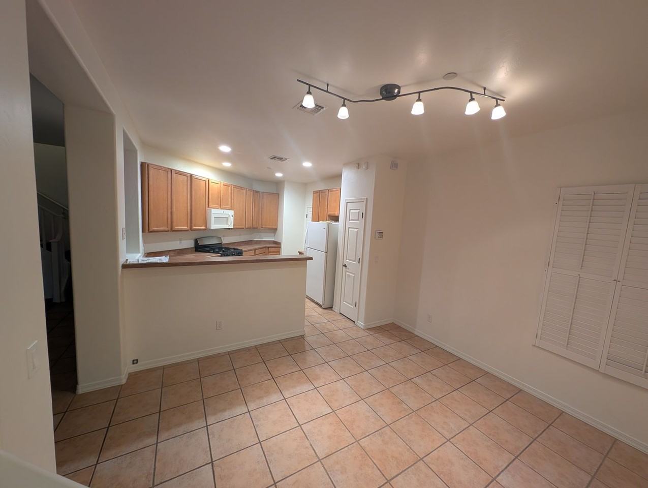 8445 N Avenida De La Bellota - Photo 5 of 27