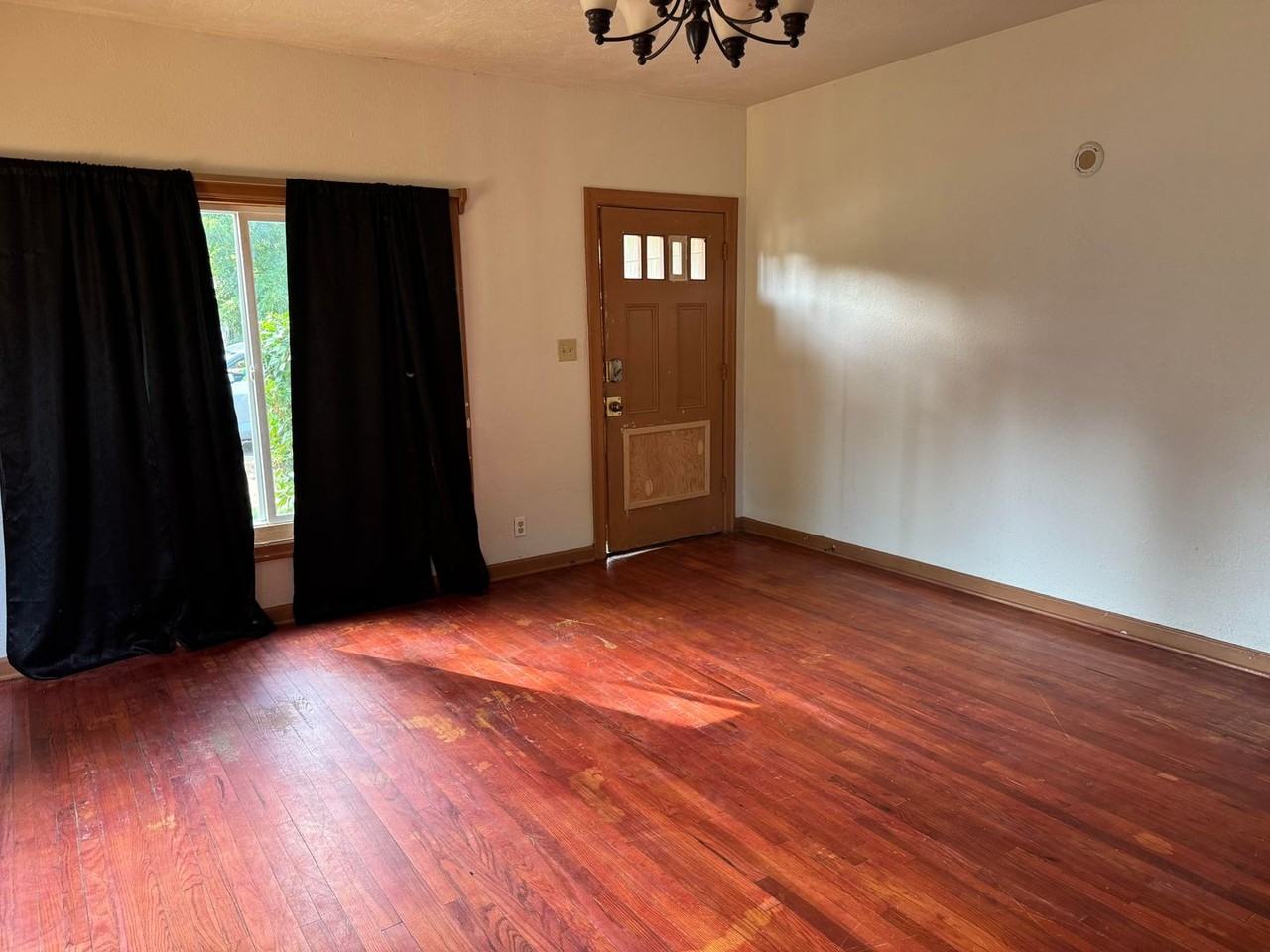 1655 Mississippi Ave - Photo 2 of 5