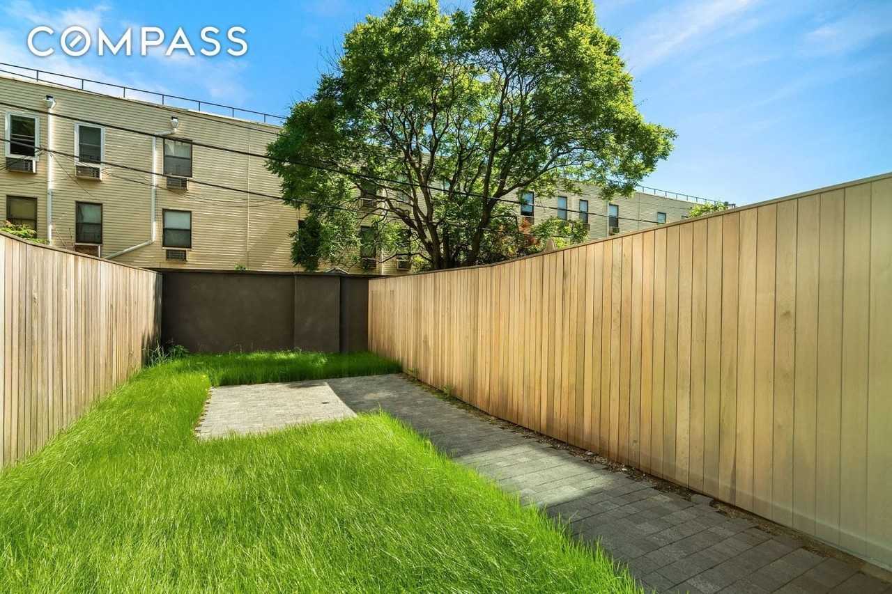 33 Carroll St - Photo 4 of 13