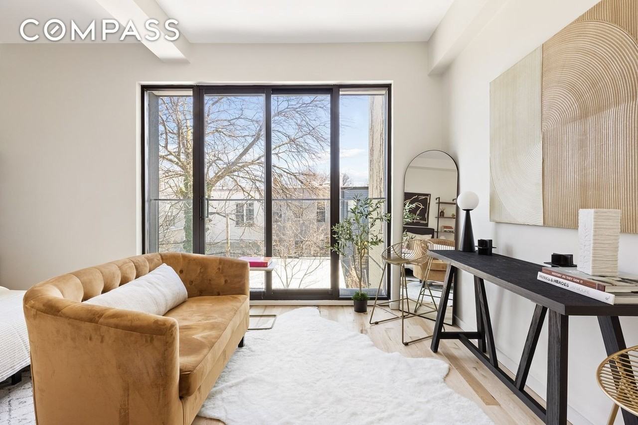 1064 Hancock St #202 - Photo 3 of 8