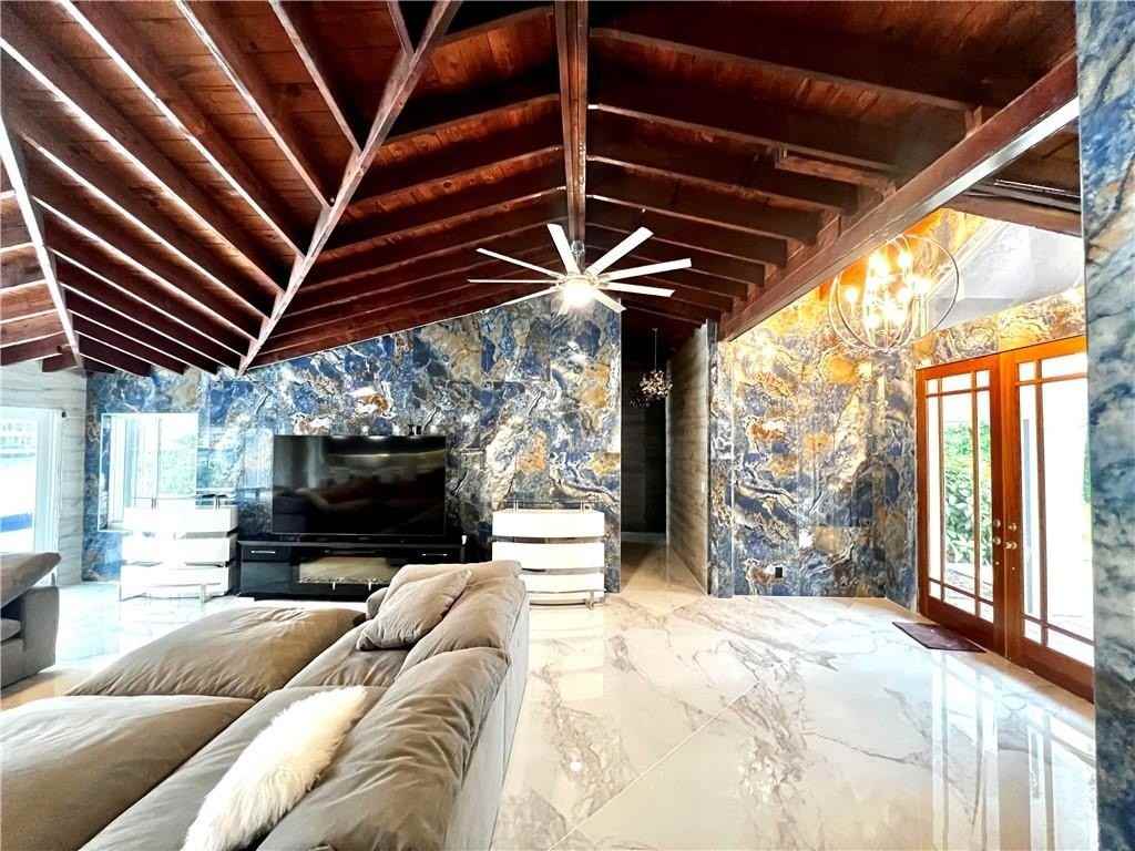 720 Northeast 28th Avenue - Photo 6 of 28