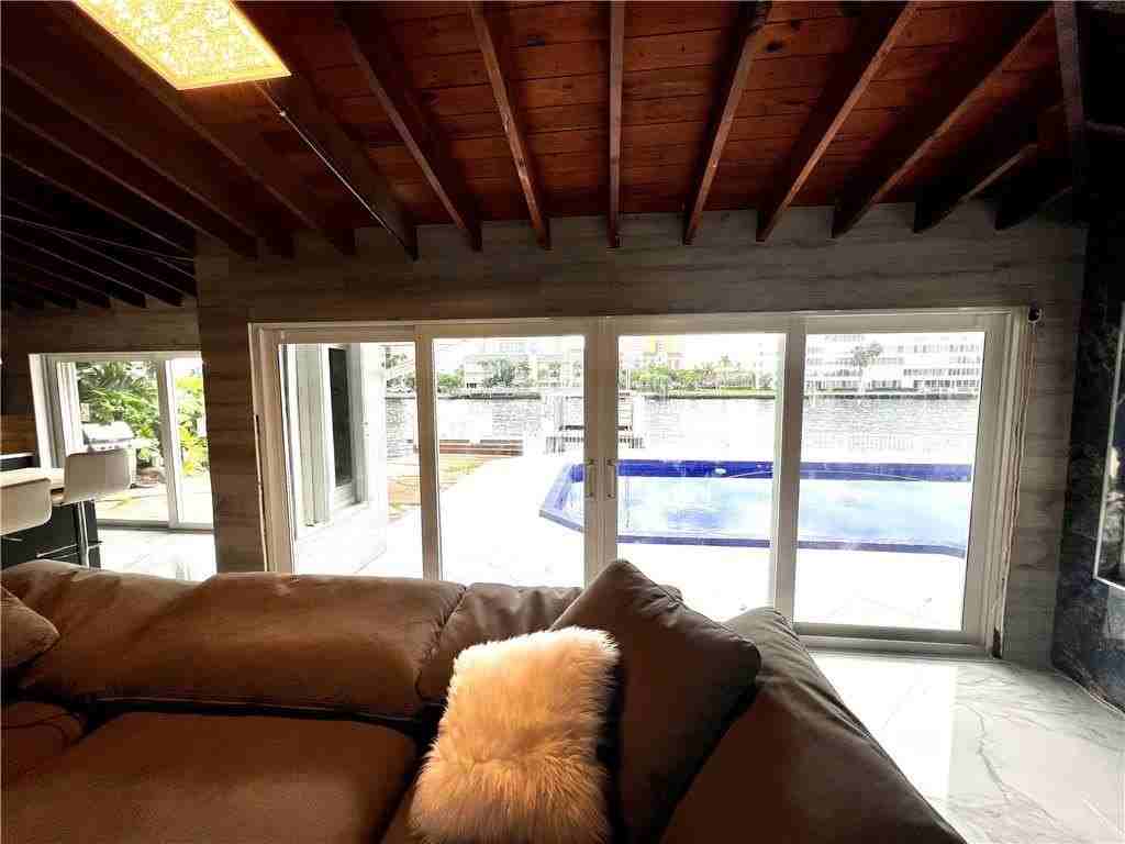 720 Northeast 28th Avenue - Photo 7 of 28