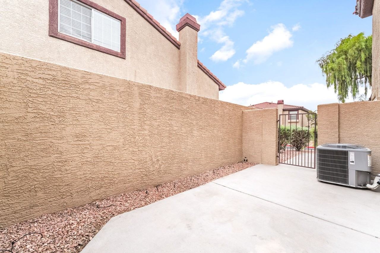 2603 Pebblegold Ave - Photo 3 of 24