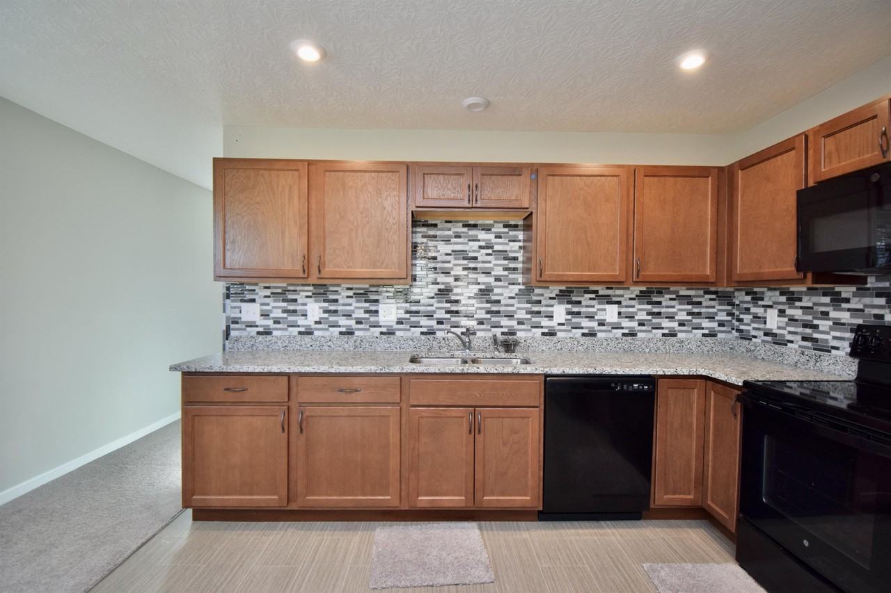 1252 Slate Ct - Photo 3 of 32