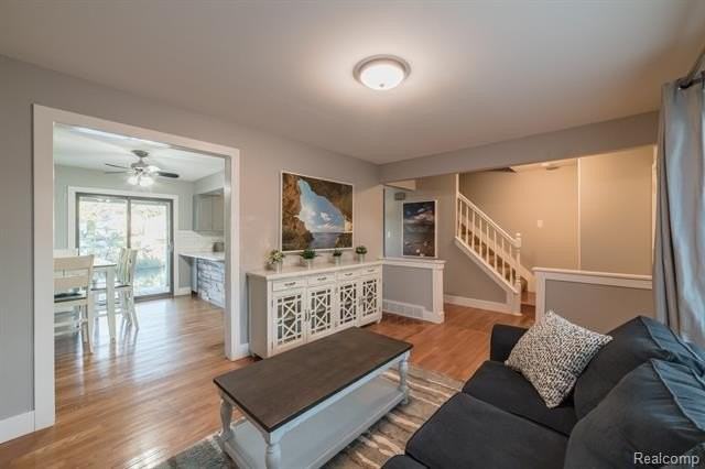 1253 Bamford Dr - Photo 5 of 34