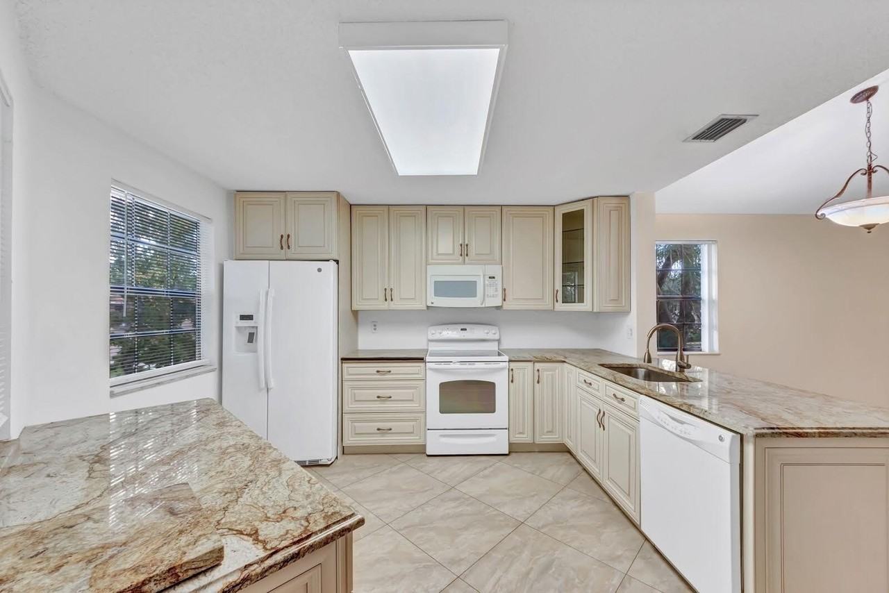 6698 Montego Bay Blvd #F - Photo 3 of 34