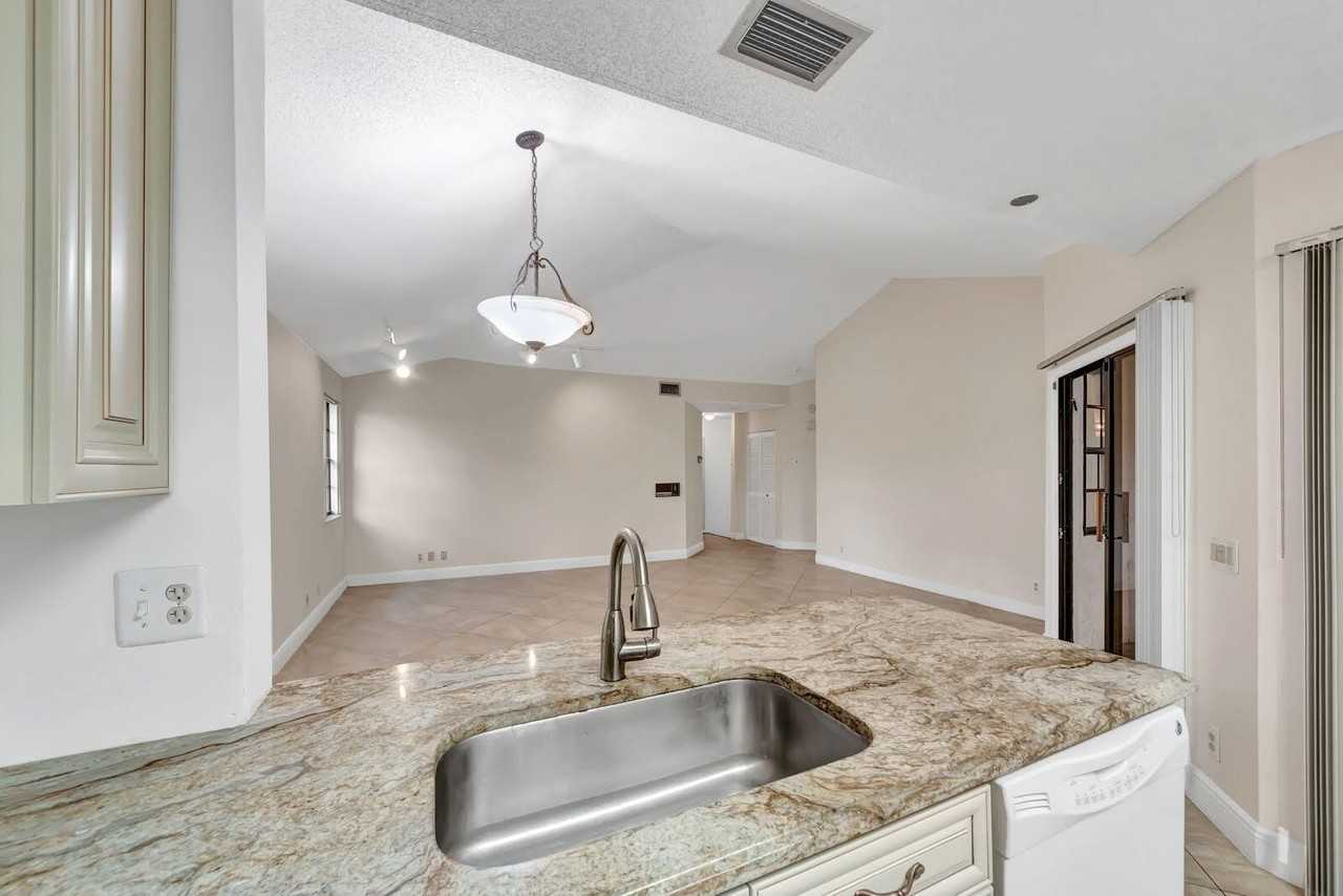 6698 Montego Bay Blvd #F - Photo 7 of 34