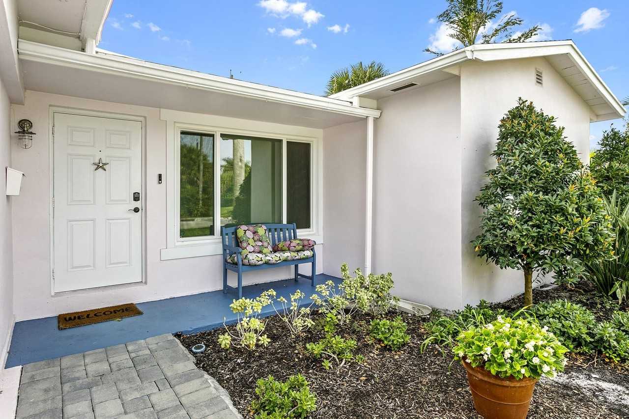 1702 N L St - Photo 2 of 45