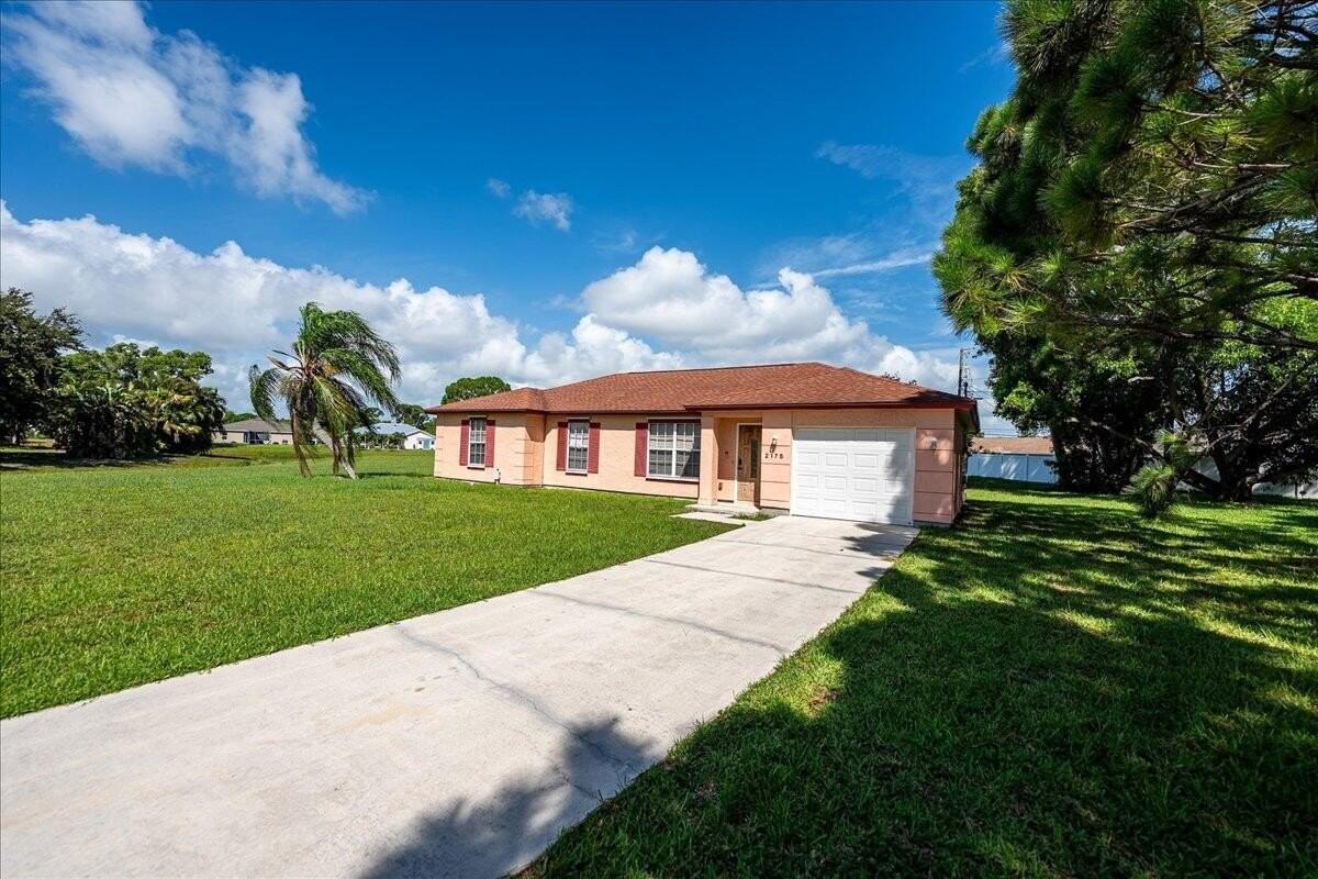 2175 Southeast Heathwood Circle - Photo 3 of 50