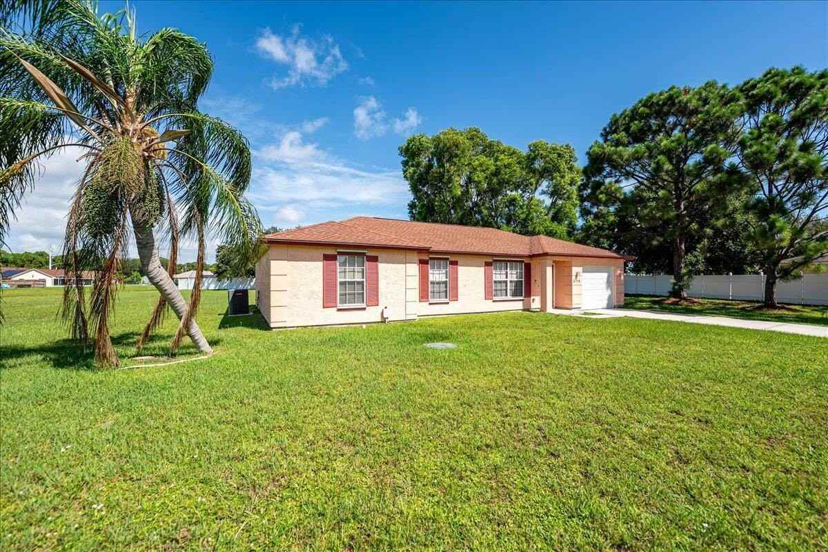 2175 Southeast Heathwood Circle - Photo 4 of 50