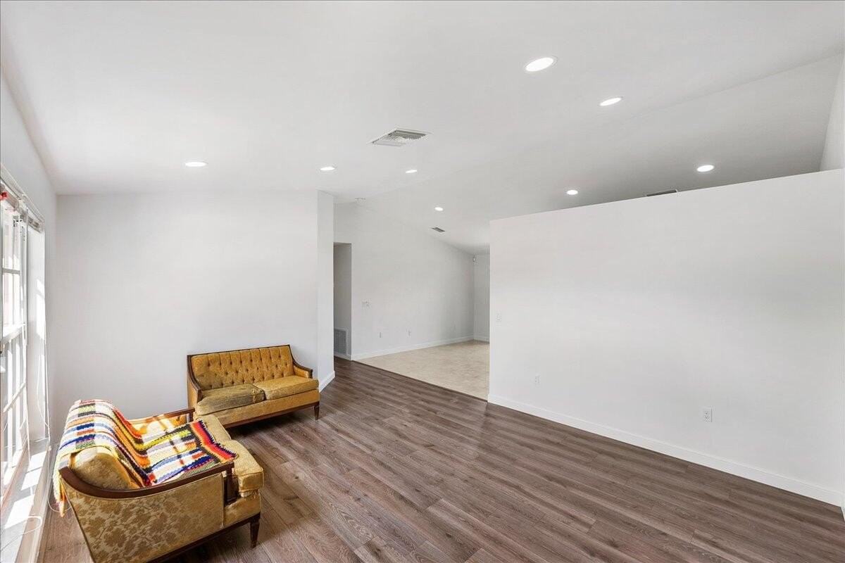 2175 Southeast Heathwood Circle - Photo 7 of 50