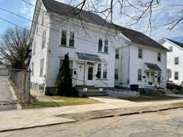 featured image of 100 Oak St