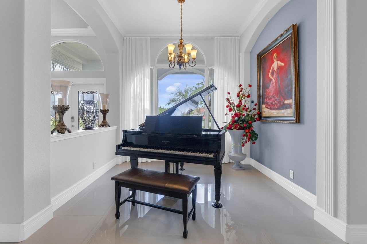 1265 Longlea Ter - Photo 4 of 50