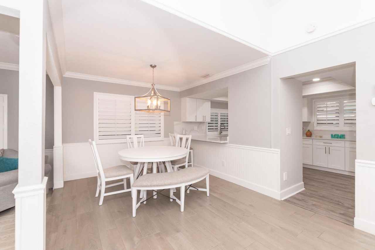 4041 Northeast Breakwater Drive - Photo 5 of 37