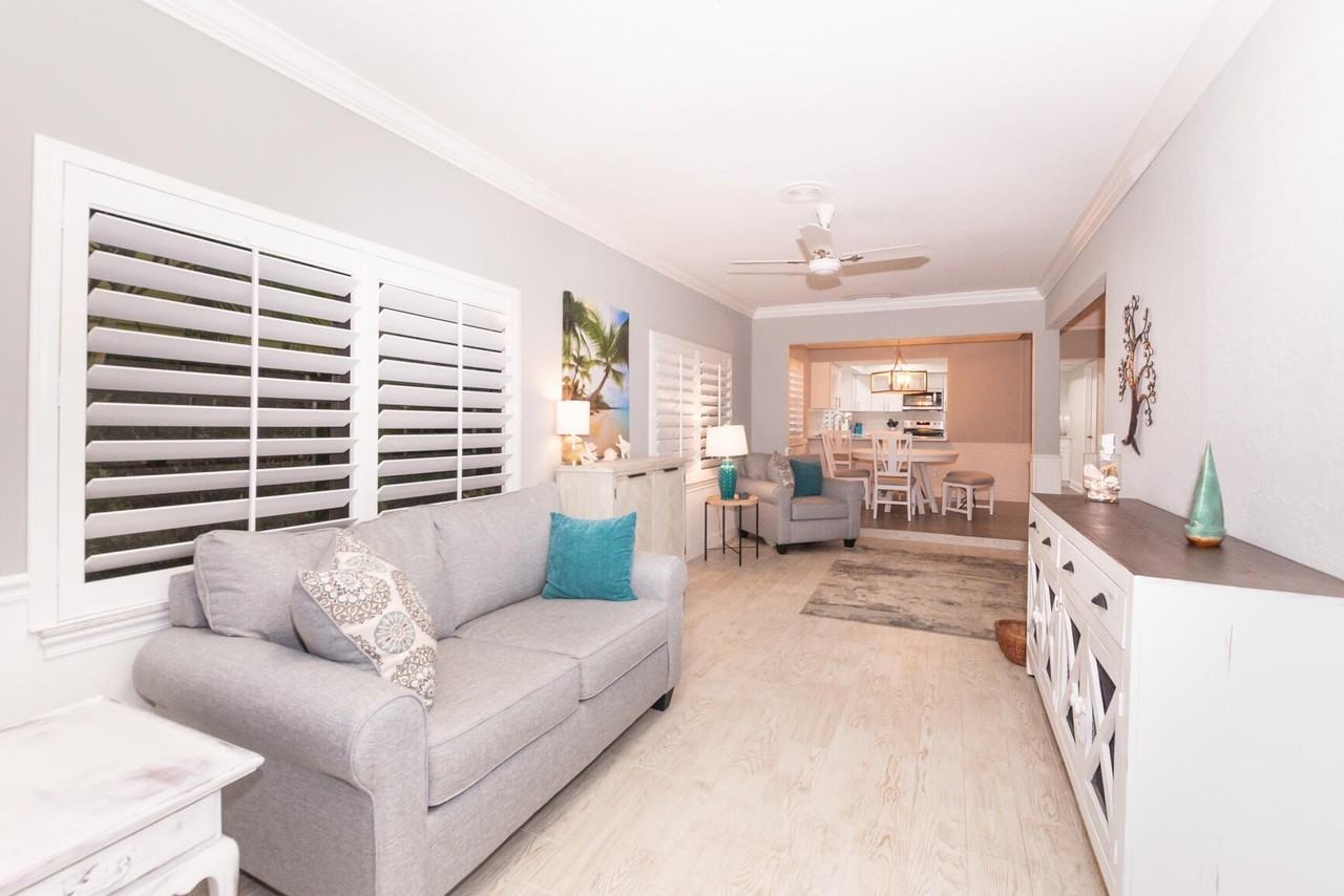 4041 Northeast Breakwater Drive - Photo 7 of 37