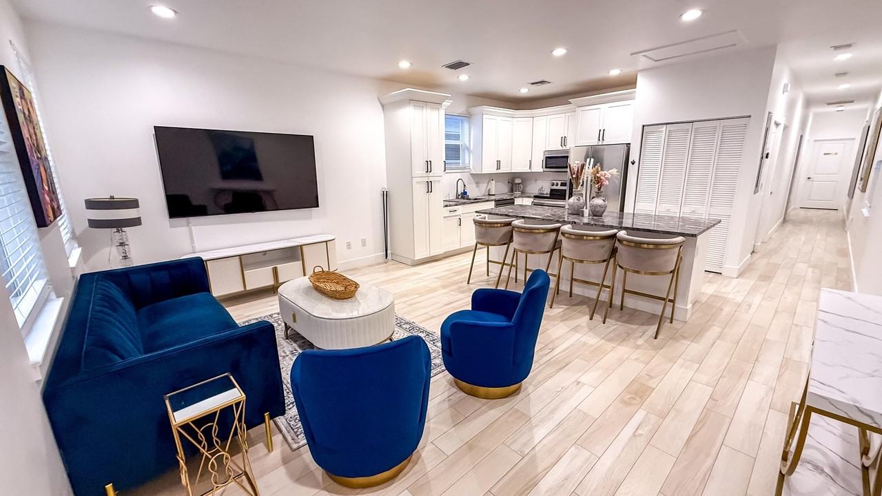 214 N C St - Photo 2 of 20