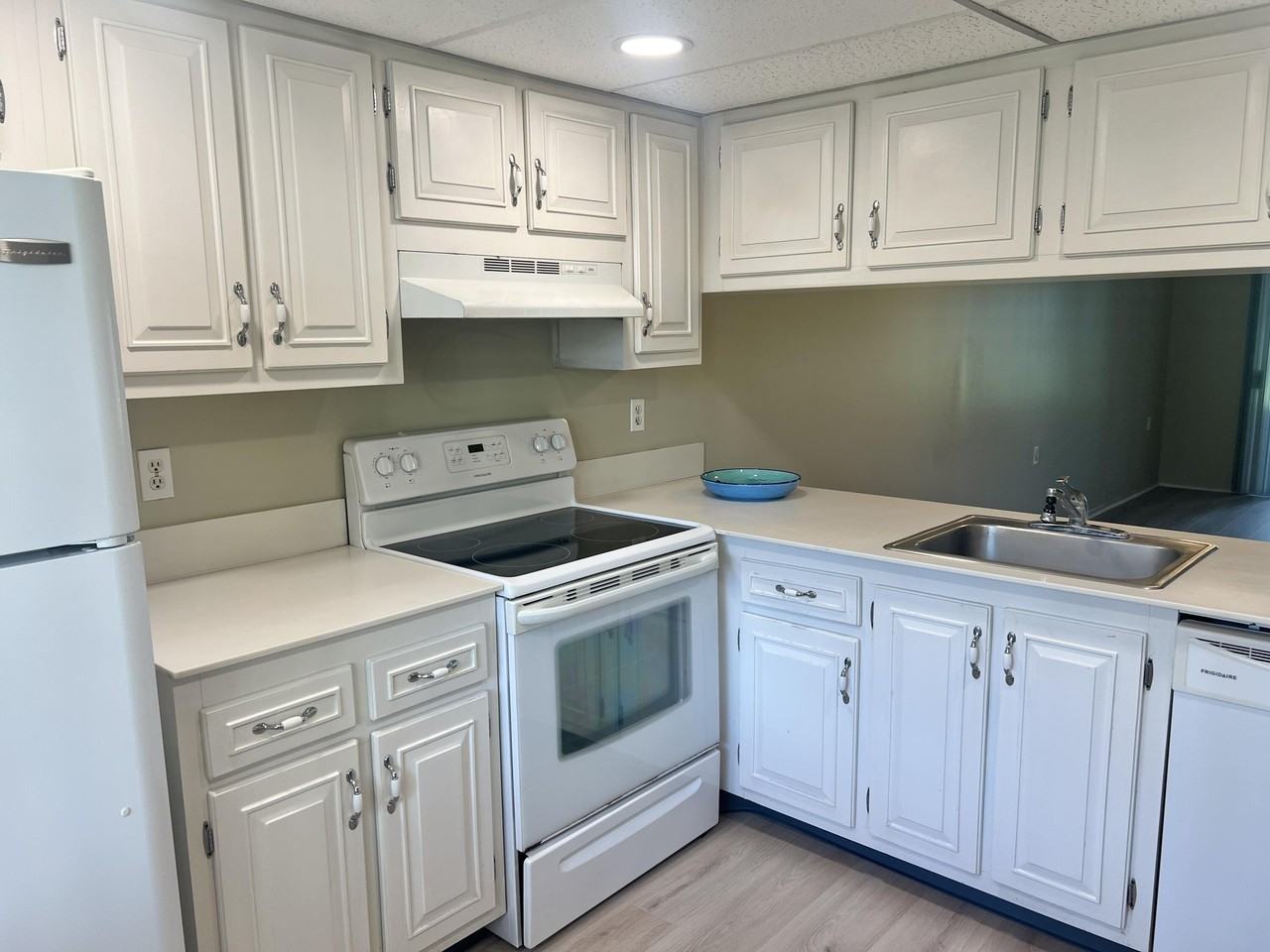 4501 Martinique Way #F2 - Photo 3 of 24