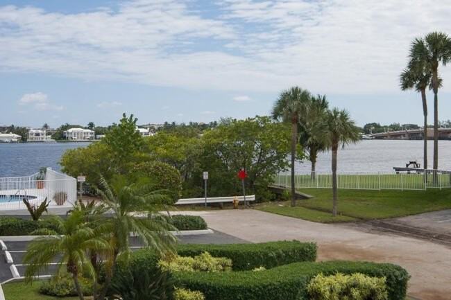 301 Croton Ave #201 - Photo 2 of 16