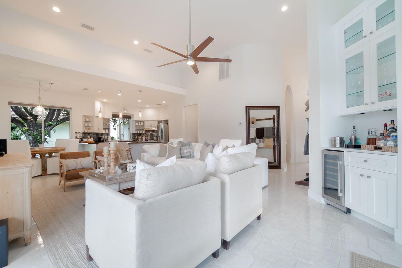 1907 S Club Dr - Photo 5 of 39