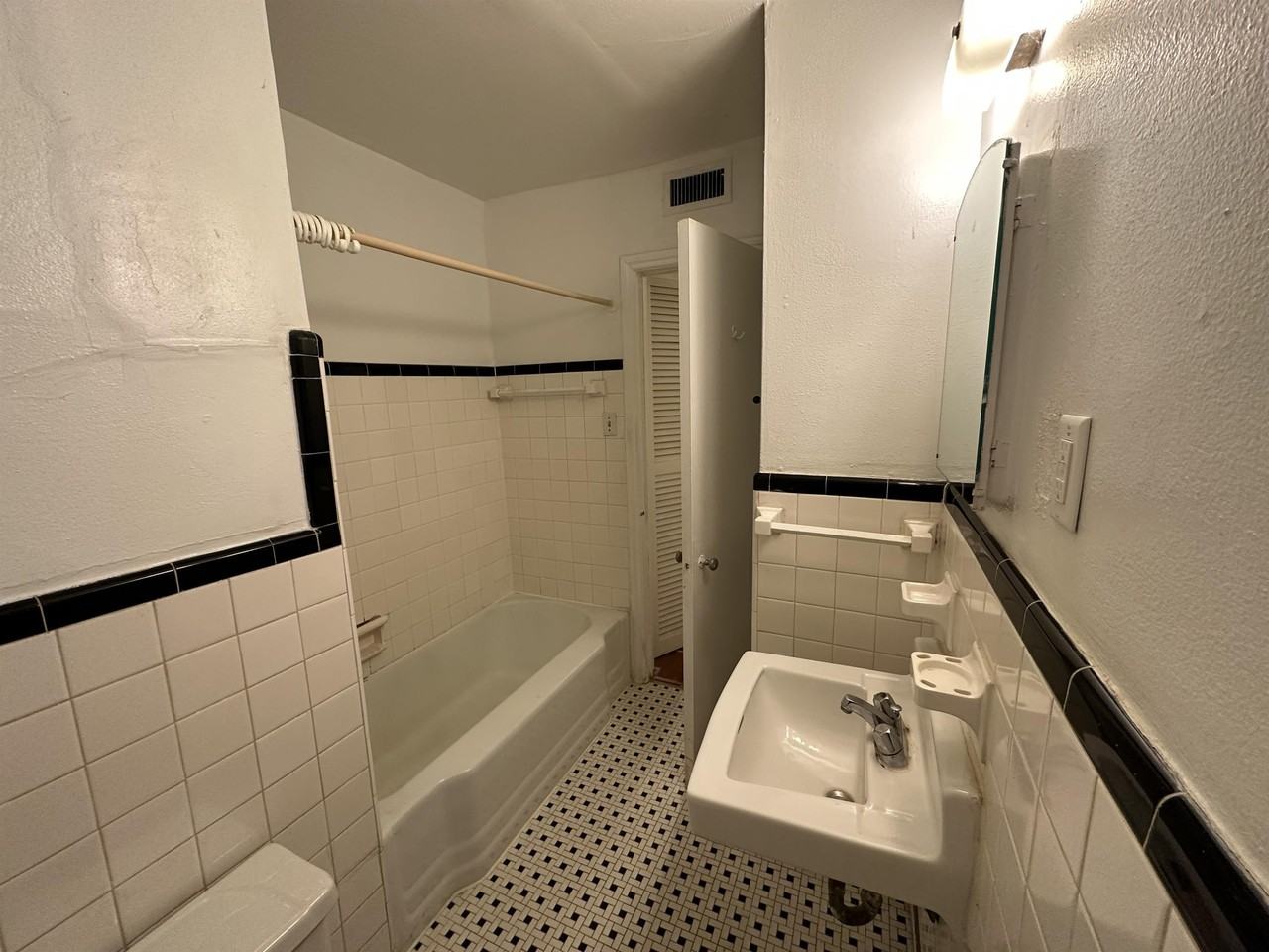 1928 North Blvd #02 - Photo 5 of 9