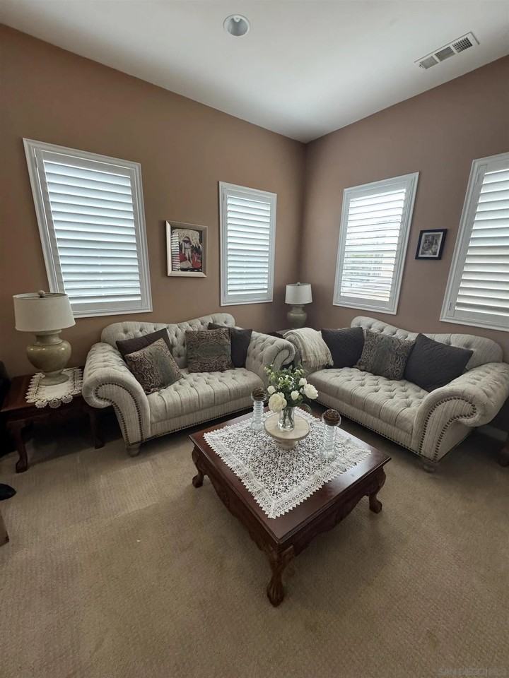 1668 Thompson Ave - Photo 4 of 12