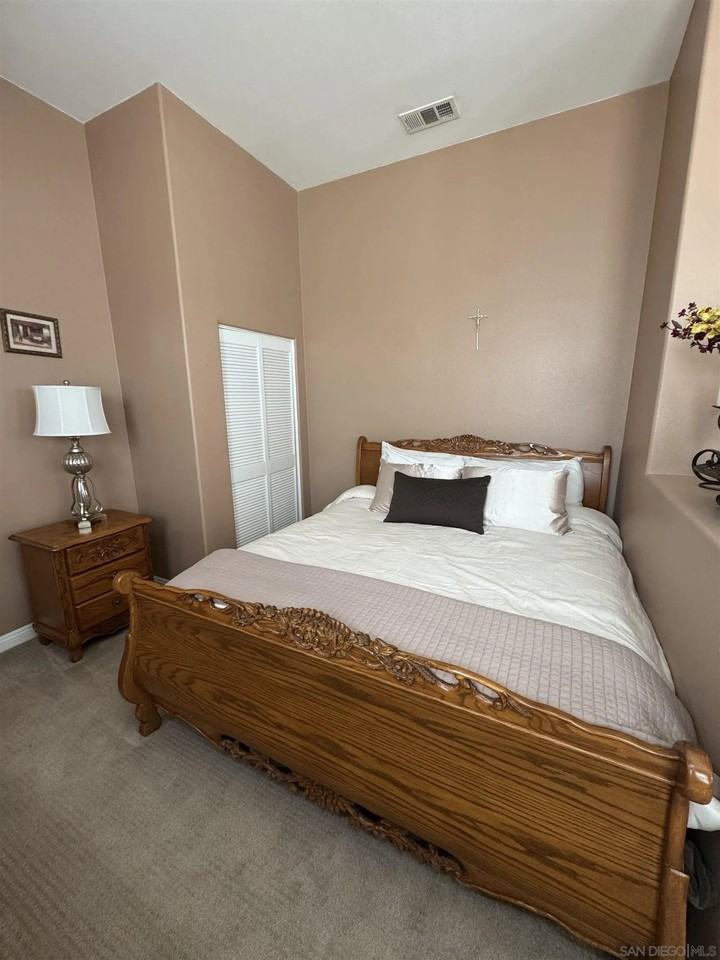 1668 Thompson Ave - Photo 7 of 12