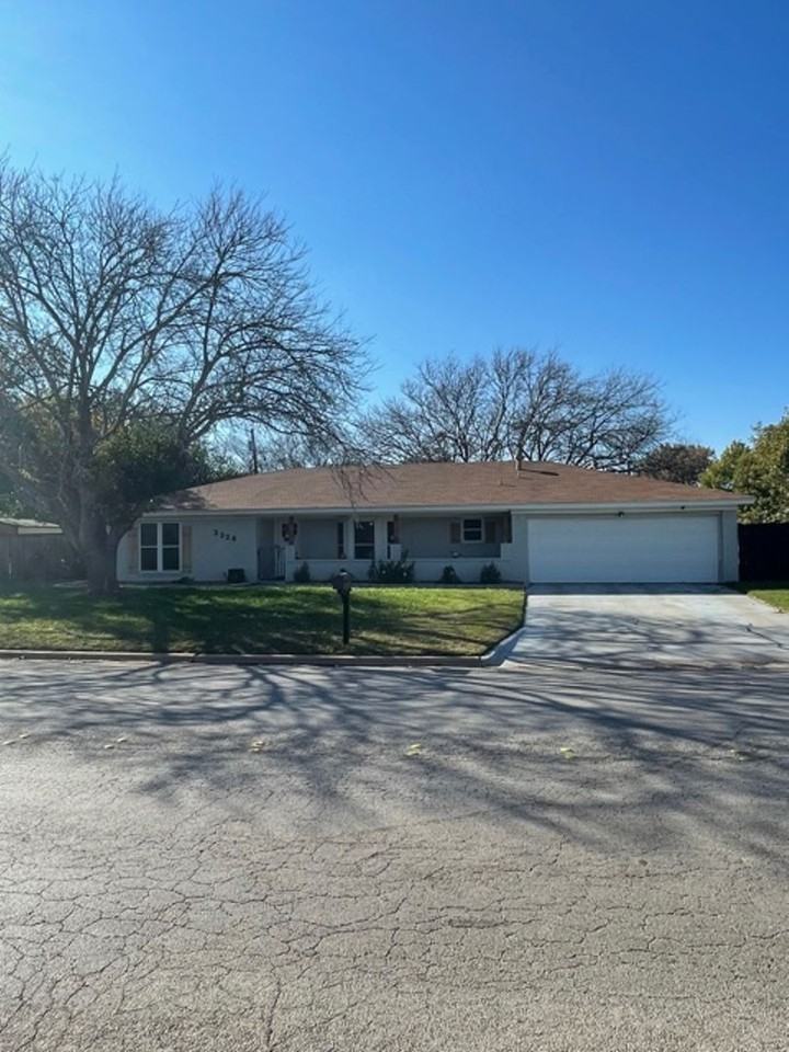 2226 Robertson Dr - Photo 2 of 27