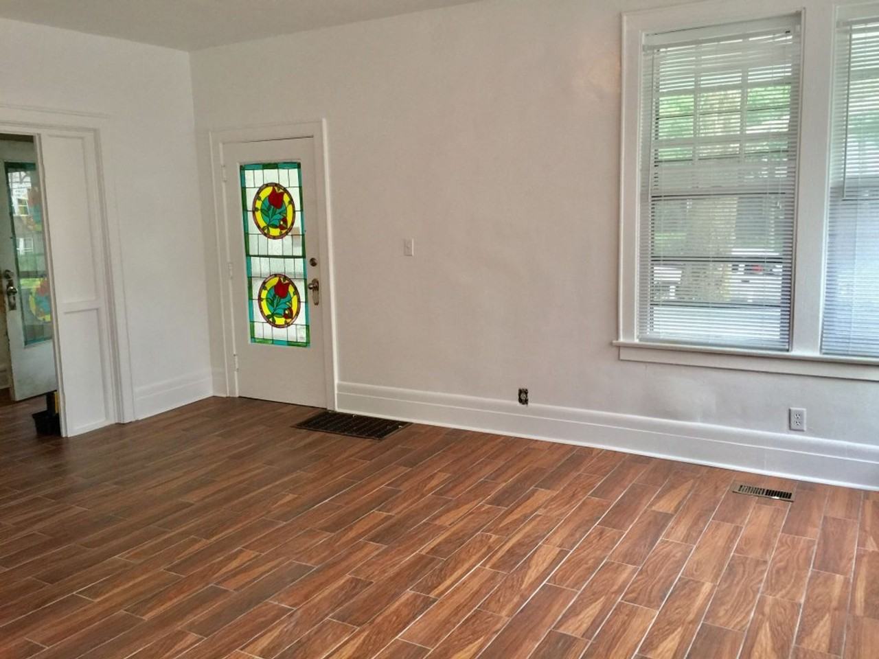 2081 Summit St - Photo 6 of 20