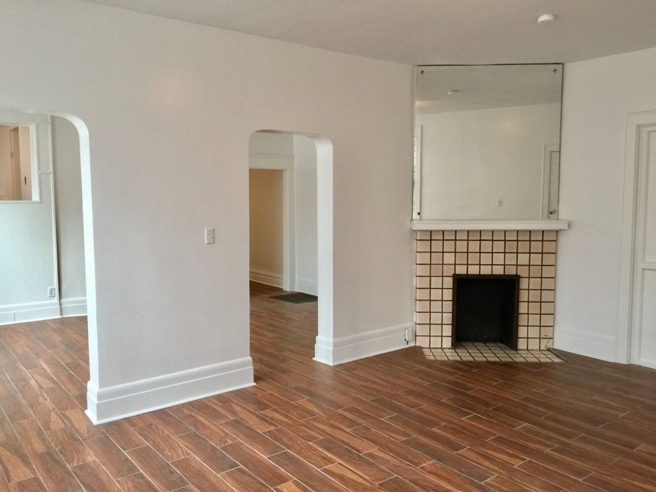 2081 Summit St - Photo 7 of 20