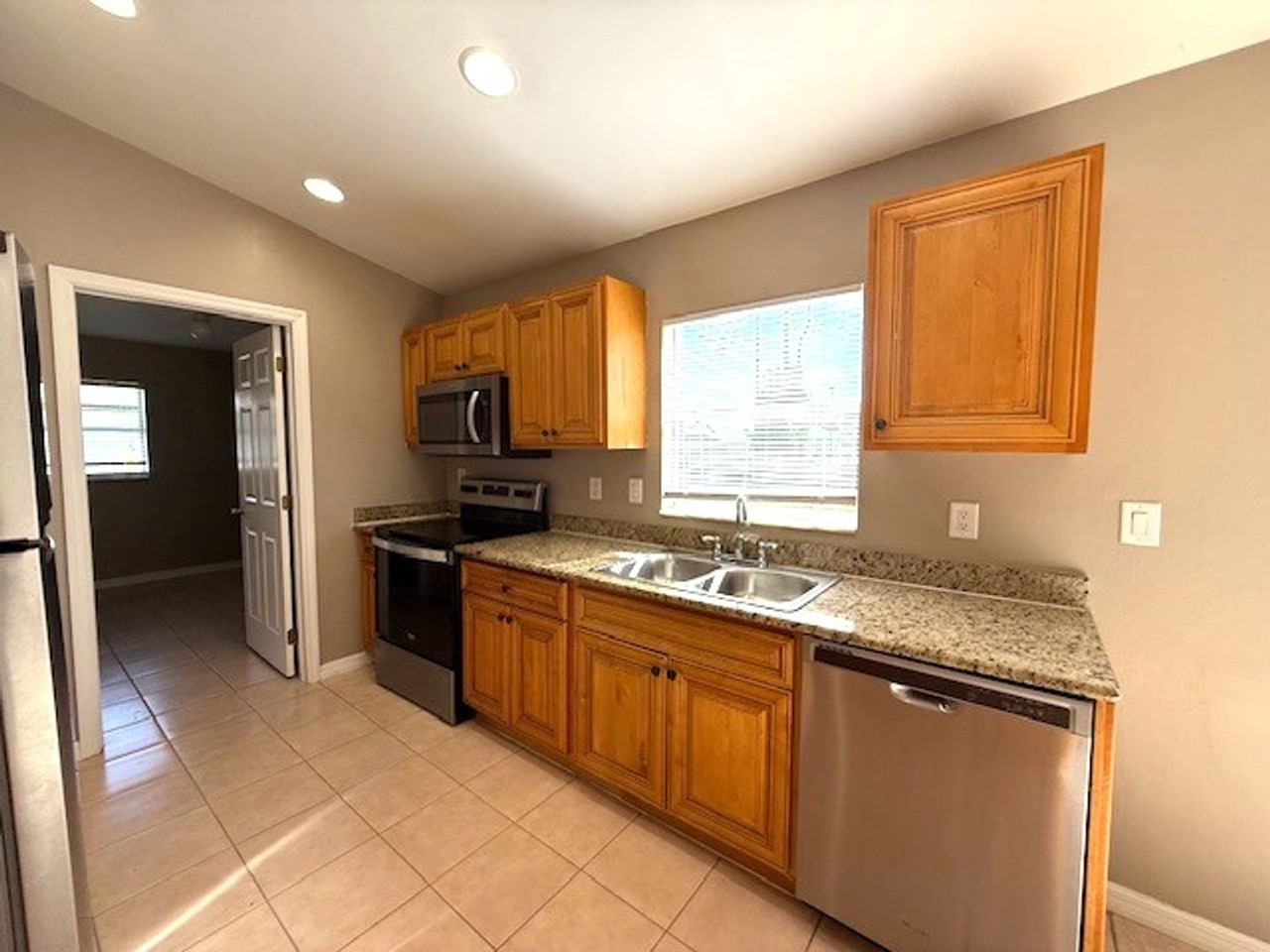 53 Denis Ave S - Photo 4 of 25