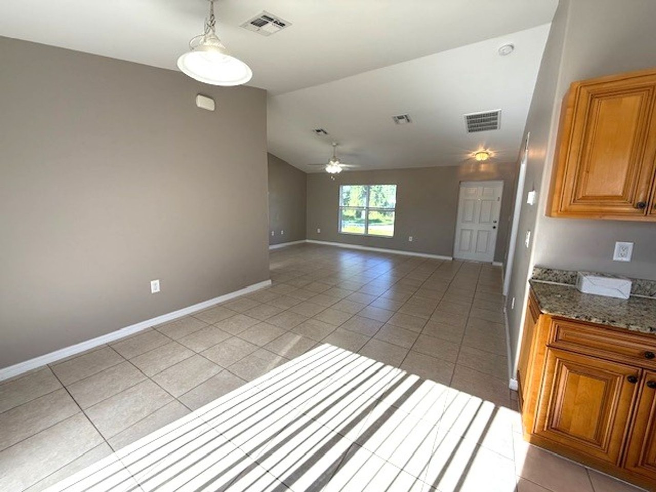 53 Denis Ave S - Photo 6 of 25