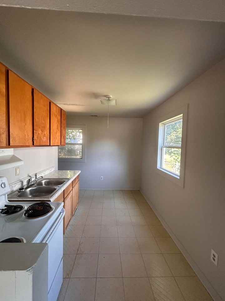 5130 Oliver St - Photo 3 of 7